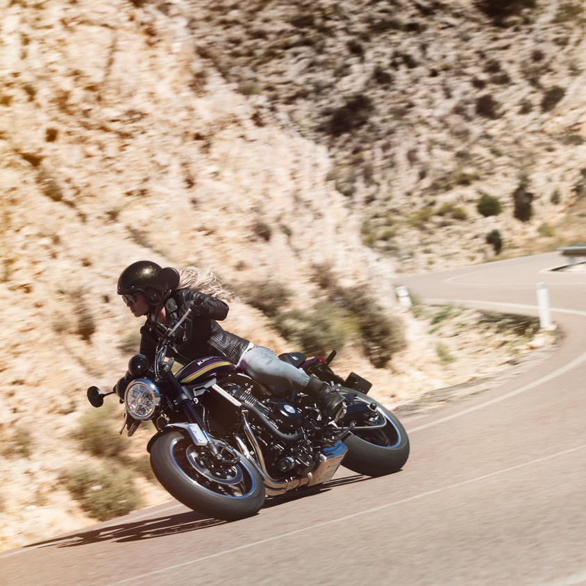 Kawasaki Z900RS moottoripyörä, Candy Tone Red (2026) - Image 4