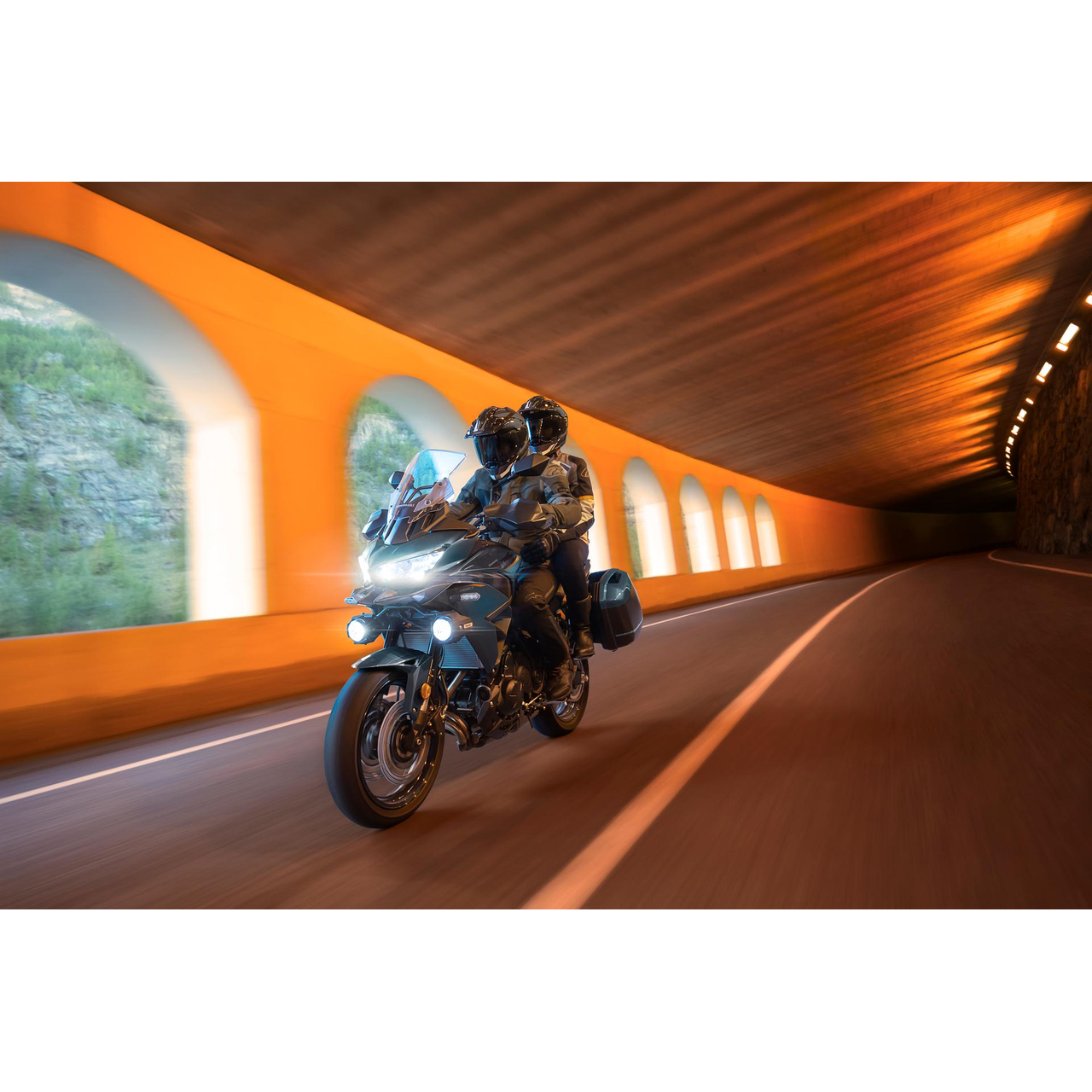 Kawasaki Versys 650 - Metallic Spark Black / Metallic Matte Carbon Gray (2026) - Image 5