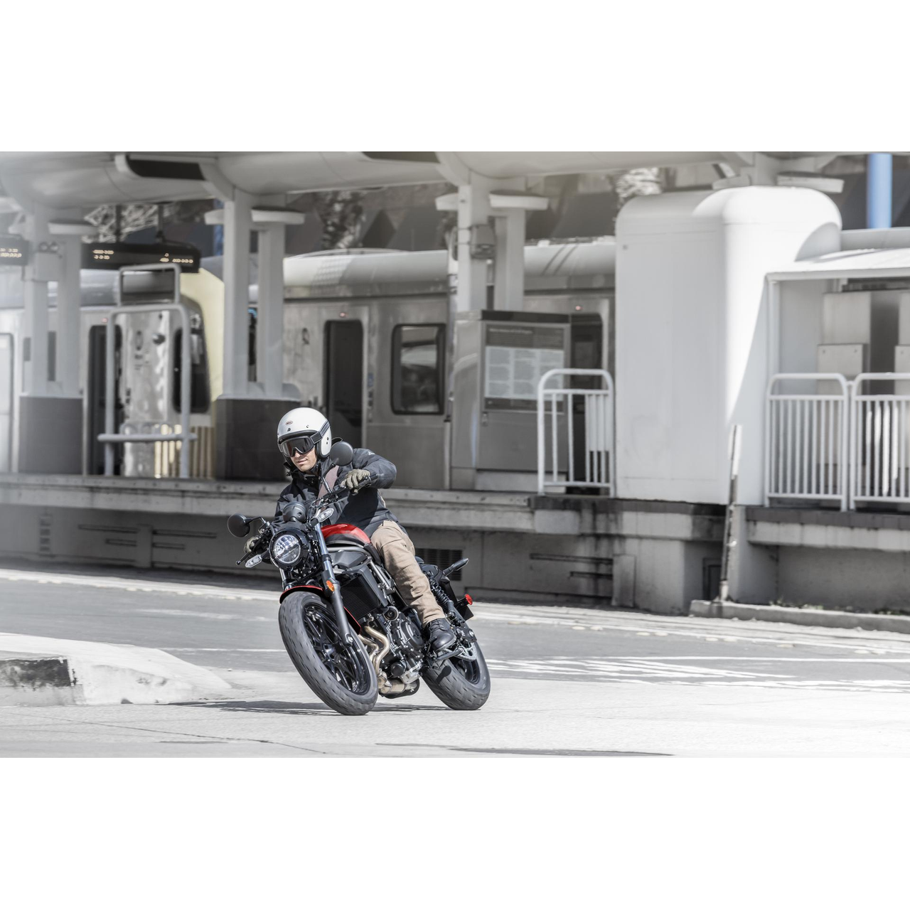 Kawasaki Eliminator 500 – Metallic Flat Spark Black (2026) - Image 4