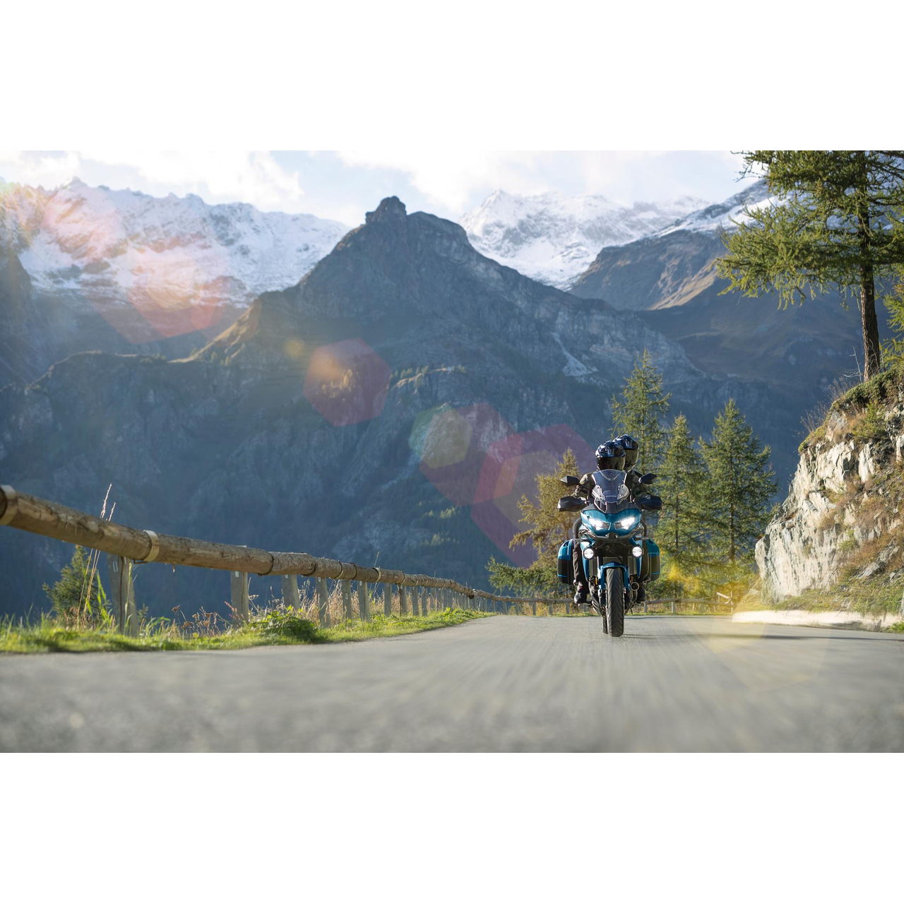 Kawasaki Versys 650 - Metallic Spark Black / Metallic Matte Carbon Gray (2026) - Image 4