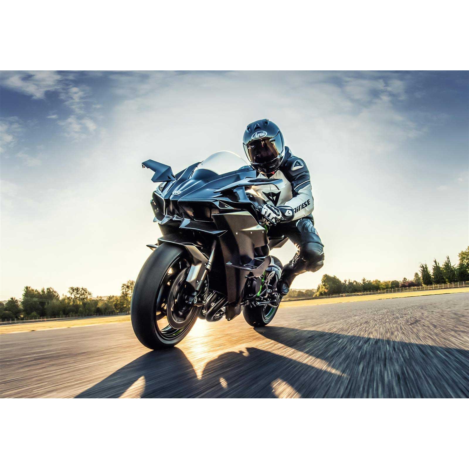 Kawasaki Ninja H2R moottoripyörä – äärimmäinen suorituskyky ilman kompromisseja (2026) - Image 3