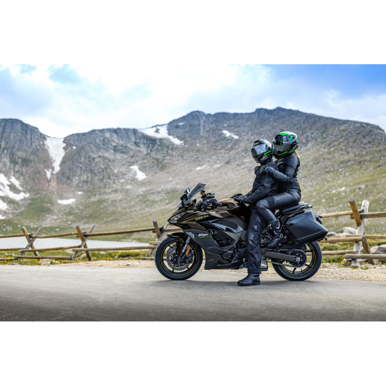 Kawasaki Ninja 1100SX moottoripyörä - Metallic Brilliant Golden Black / Metallic Carbon Gray (2026) - Image 5