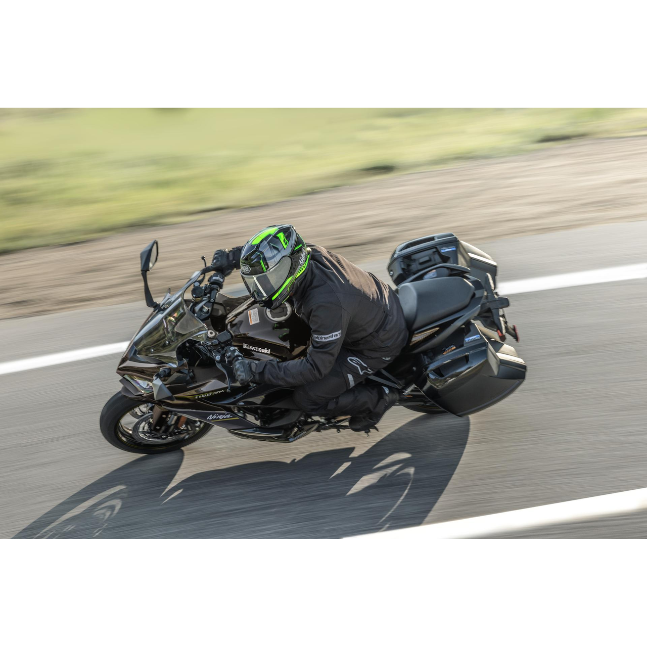 Kawasaki Ninja 1100SX moottoripyörä - Metallic Brilliant Golden Black / Metallic Carbon Gray (2026) - Image 3