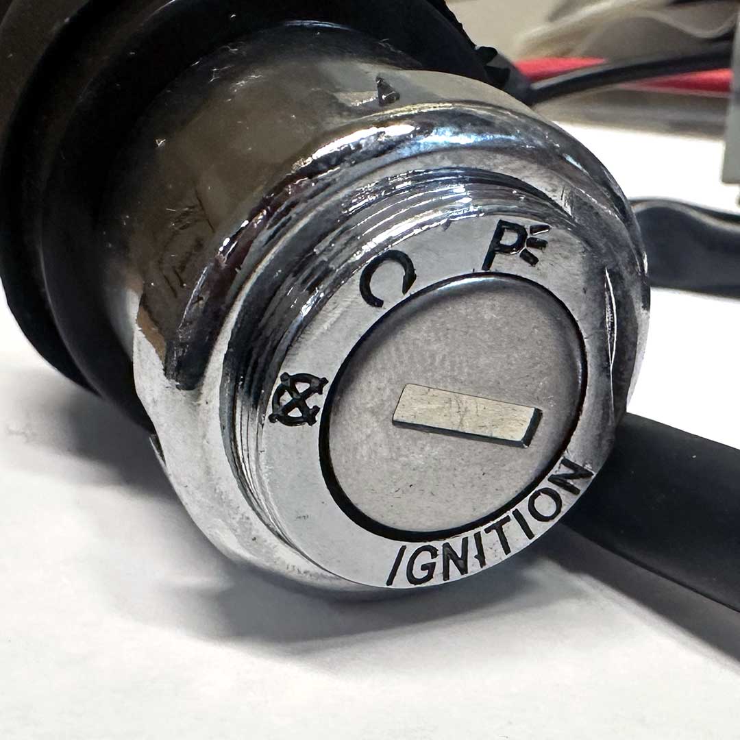 CFMOTO lukittava tankinkorkki (7020-010100) - Image 2