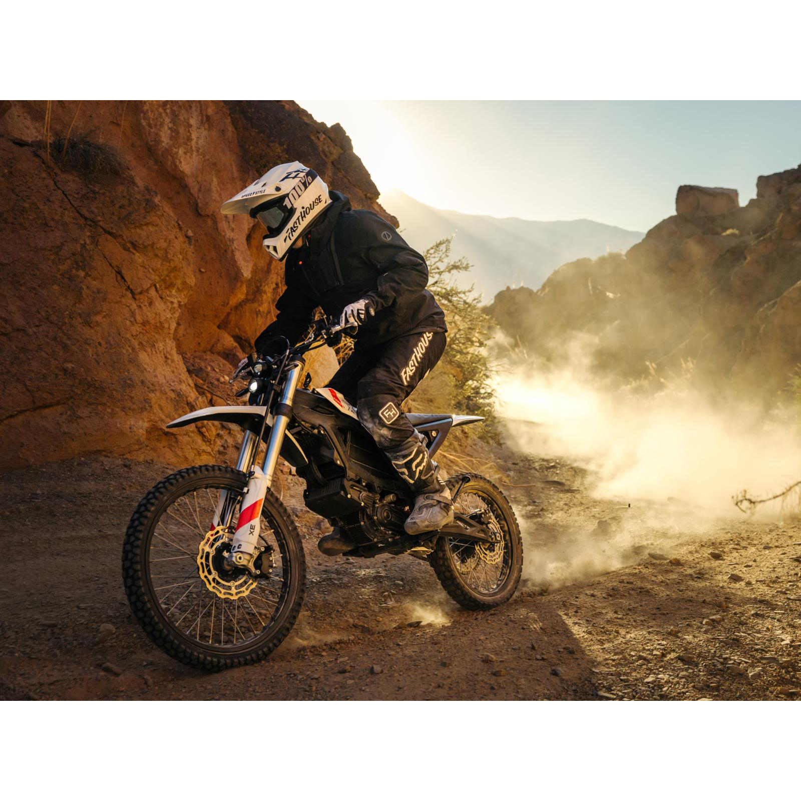 Zero XE – kevyt, tehokas ja moderni sähköcrossi (A1) - Image 2