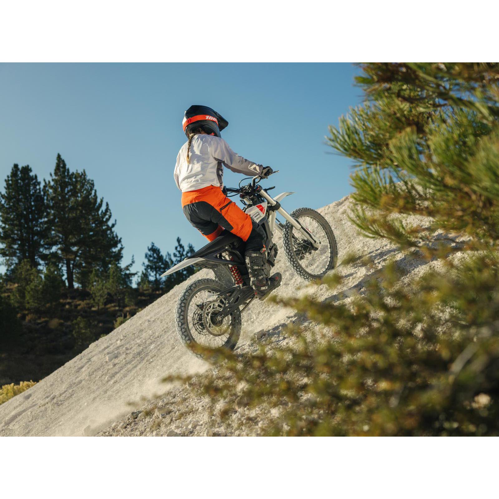 Zero XE – kevyt, tehokas ja moderni sähköcrossi (A1) - Image 3