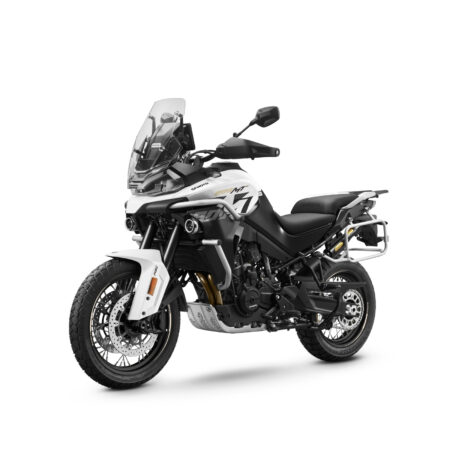 CFMOTO 800MT-X moottoripyörä, valkoinen (Sis. rallypaketti)