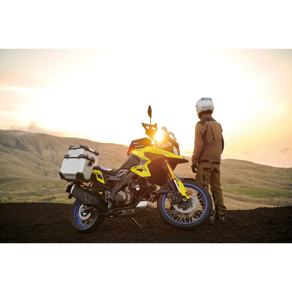 Suzuki V-STROM 1050DE moottoripyörä, Glass Sparkle Black / Metallic Mat Black No.2 (2026) - Image 4